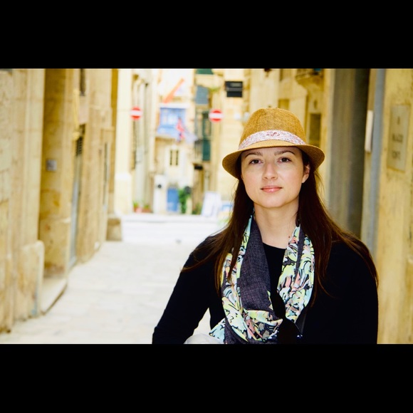 Meet your Posher, Sophie - Picture 2 of 3